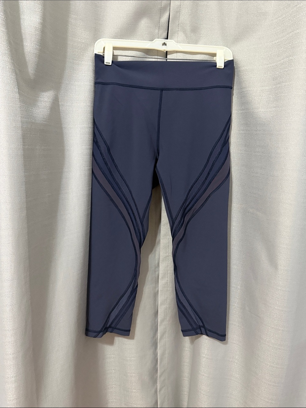 lululemon athletica navy blue cropped leggings